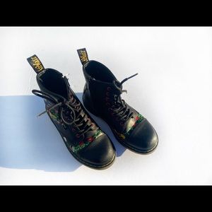 Dr. Martens boots size 3(US)